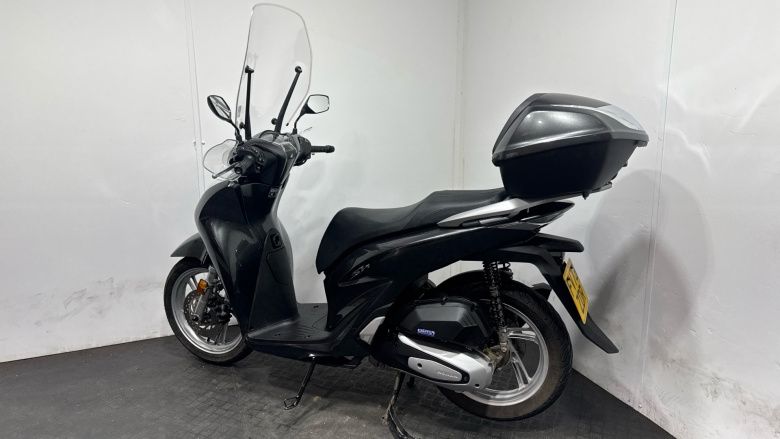 (23MY) Honda SH125i with Top Box